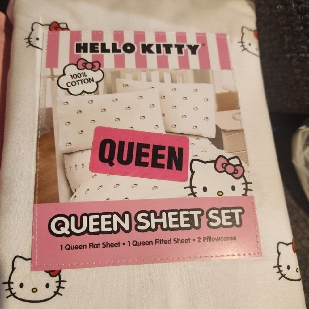 Hello Kitty queen sheet set. Brand new0